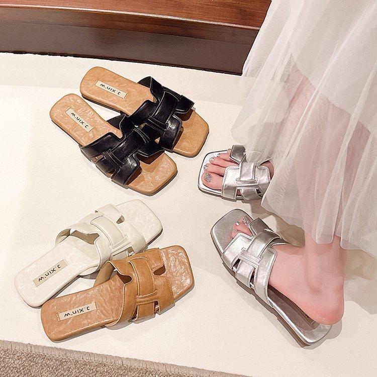 2025 новые летние шлепанцы на плоской подошве из мягкой кожи с мягкой подошвой, женская летняя мода, уличная одежда, летние шлепанцы на перемычке, горячий тренд, женская обувь