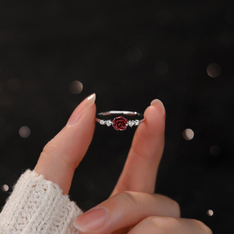 Кольцо с цветком, кольцо с красной розой, кольцо с камелией.