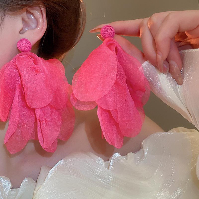 Богемные розовые серьги-кисточки с цветком из бисера и жемчуга