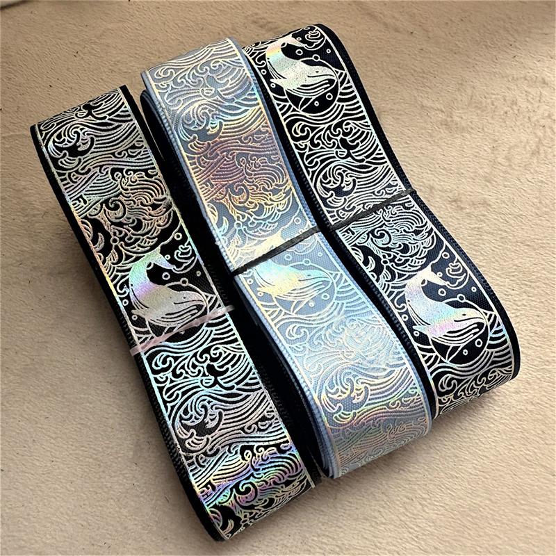 2,5 см x 4,5 м/рулон Несколько цветов Головной убор Шляпа Горячее тиснение Узор Брошь Значок Лазерный узор Подарочная коробка