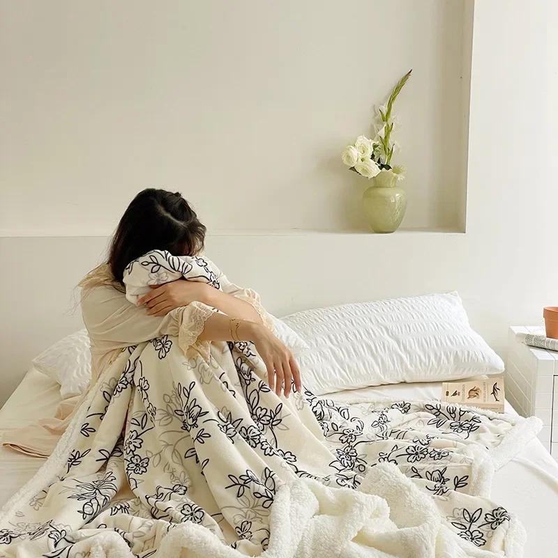 Молочное бархатное одеяло детское одеяло утолщенное бархатное одеяло ягненка утолщенное двухстороннее бархатное обеденное одеяло