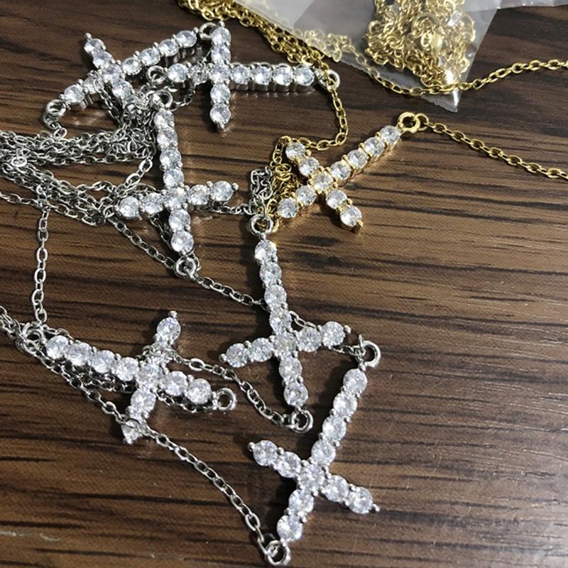 Elegant CZ Stone Paved Crosses Necklace Exquisite Crosses Pendant Necklace Jewelry with Shimmering Zircon Embellishment