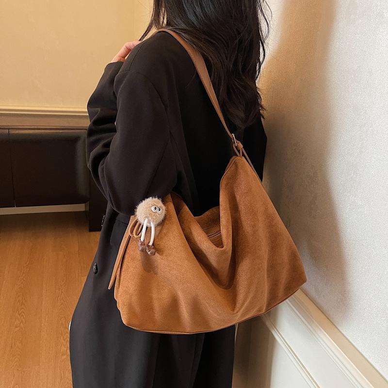 Замшевая сумка женская большой вместимости 2025 новая осенне-зимняя матовая ретро сумка-мессенджер повседневная сумка-тоут для поездок на работу