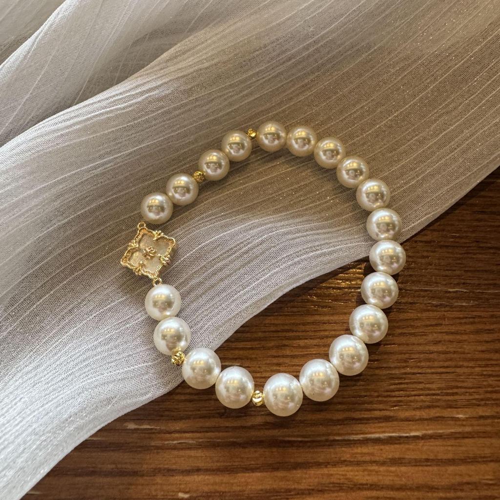 Браслет Yuanyou из перламутровых жемчужин в форме четырехлистного клевера на эластичной нити