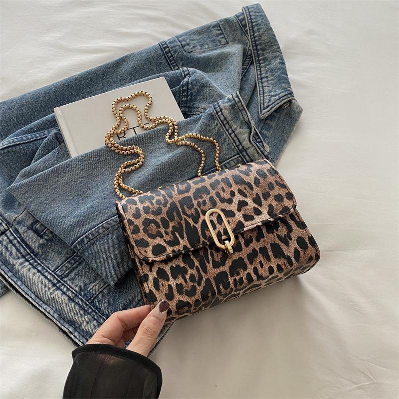 Простая и модная сумка-мессенджер на плечо с леопардовым принтом 2025 осень новая простая в иностранном стиле для поездок на работу ретро цепочка маленькая квадратная сумка