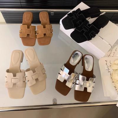 Мори ретро полированные однословные крутые тапочки с юбочными сандалиями 2025 лето новая французская квадратная голова плоская подошва сандалии