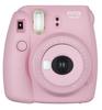 Fujifilm Фотоаппарат Instax Mini8 Plus с объективом и оригинальным ремешком Strawberry INS MINI 8P STRAWBERRY крупным планом