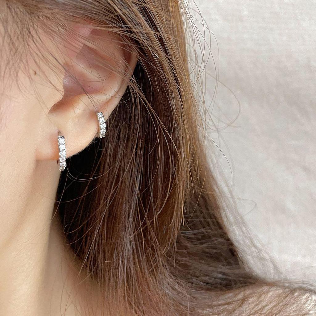 Элегантные серьги с микроинкрустацией цирконием: Уникальный, универсальный дизайн для женщин