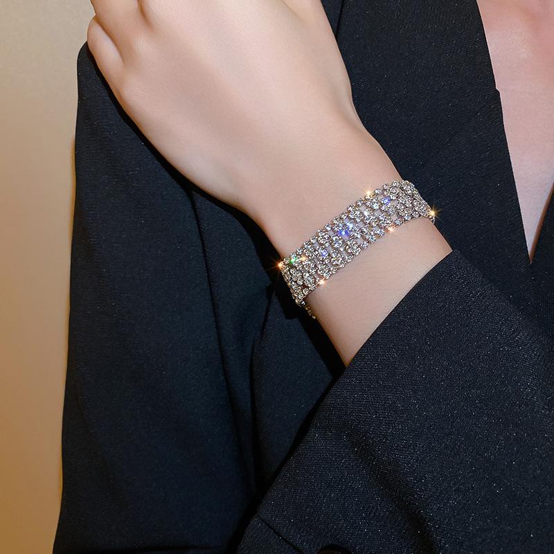 Европейский и американский широкий элегантный браслет с бриллиантами для женщин, преувеличенный дизайн, персонализированный браслет, ниша, браслет для женщин с темпераментом