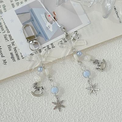 Зимнее снежное очарование: Мобильный брелок Blue Bow