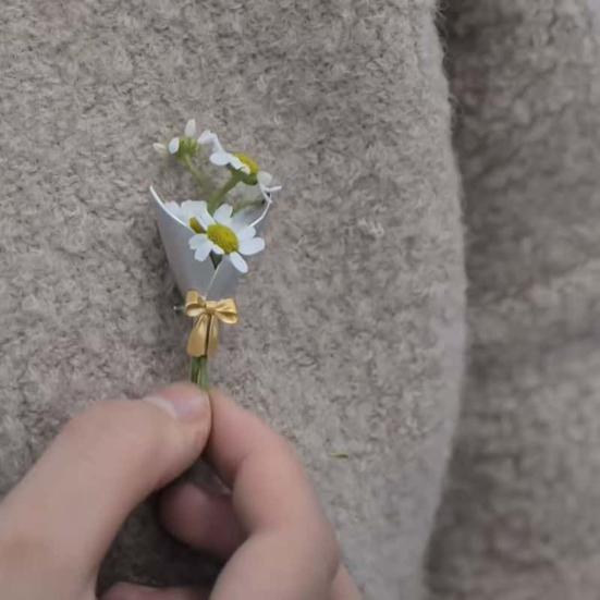 Брошь Миниатюрный дизайн вазы Легкая брошь из сплава с бантиком Гладкая блестящая отделка Носимый значок Художественный аксессуар