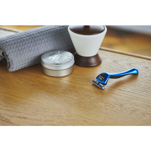 Schick Держатель Schick Protector Three с тремя лезвиями (В комплект входят 2 сменных лезвия.) Бритва Бритва Бритва Мужская Микро-Безопасная Проволока Сменное Лезвие (1