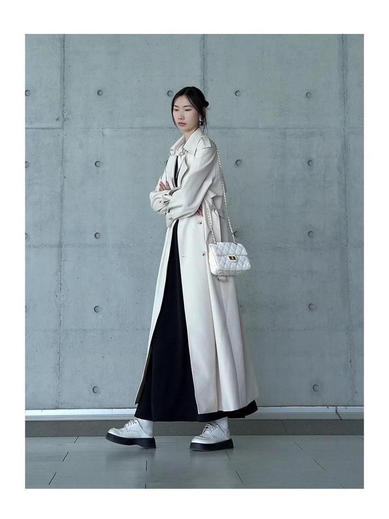 Женский удлиненный серый тренч - Весна/Осень 2025. Новая модель больших размеров, длиной до щиколотки.