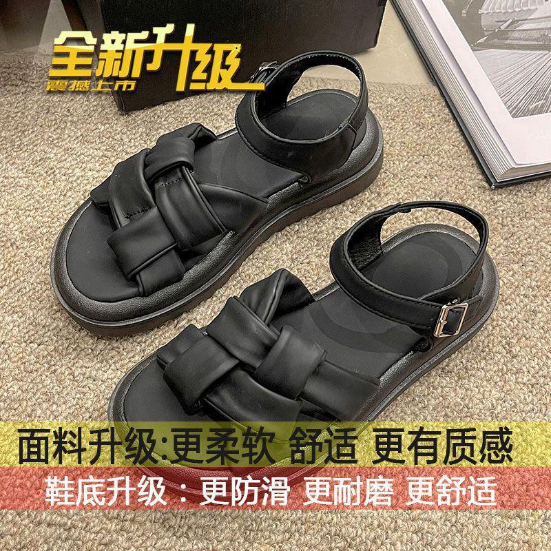 В этом году новые сандалии лето женские 2025 новые интернет знаменитости универсальная платформа усиливающая мода пляж римские туфли женские