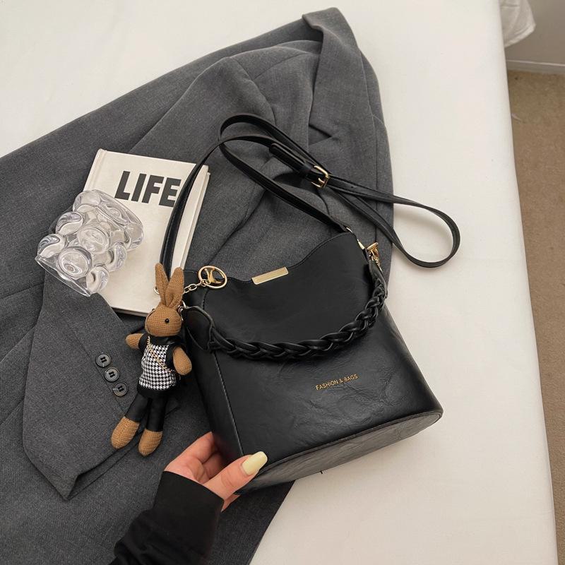 2024 Retro Women's Crossbody Bucket Bag: Early Autumn Versatile Fashion with New Texture