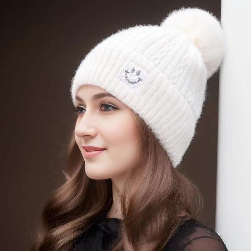 Autumn and Winter Thermal Hats Are Stably Supplied, Embroidered Smiley Faces Are Hot On Sale Across Borders