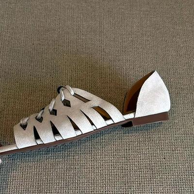 Мода Мода Декоративные сандалии-гладиаторы с плоской подошвой с бусинами на шнурках и ажурным верхом для женщин, дизайнерская обувь из искусственной замши для женщин, летние повседневные сандалии-гладиаторы