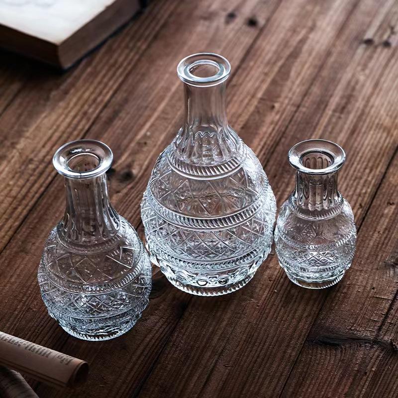Vintage Relief Pattern Vase Madrid Size Transparent Glass Bottle European Creative Fine Mouth Palace Vase Wholesale Home Decor