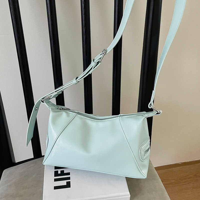 Нишевая дизайнерская сумка женская 2025 новая модная ретро сумка-багет из мягкой кожи большая вместимость для работы на плечо через плечо