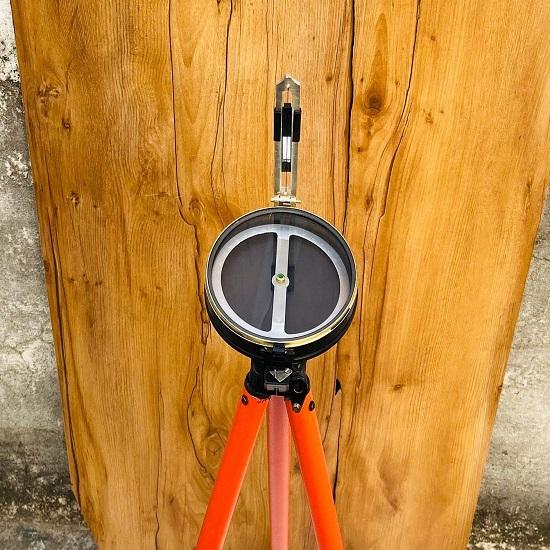 Античный винтажный призматический компас из алюминия, латунный корпус с регулируемой по высоте треногой Уникальная работа