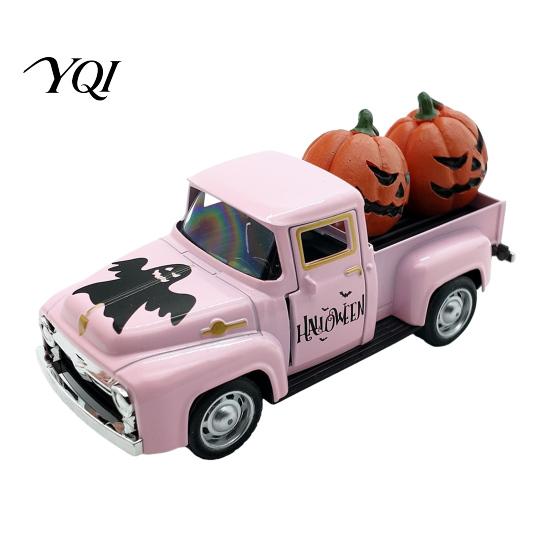 Autumn Farmhouse Home Decoration Halloween Pick-up Truck Alloy Figurine, Holding Pumpkin Vintage Car Statue, Statue Miniature Vehicle Ornament