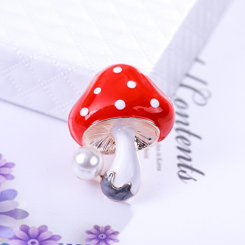 High-End Alloy Brooch with Pearl Imitation and Rhinestone Corsage Pin - Fashion Accessory
