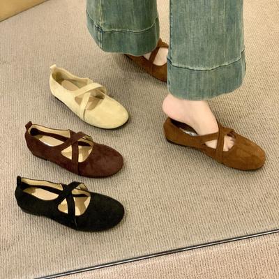 Ретро балетки на плоской подошве с перекрестными ремешками и мелким вырезом для женской осени 2025, новая повседневная универсальная обувь Мэри Джейн