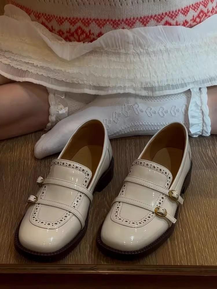 Версия из коровьей кожи~ Точечно гравированная пряжка ремня низкий каблук маленькие кожаные туфли женские лоферы в британском стиле туфли-однопедальки с круглым носком