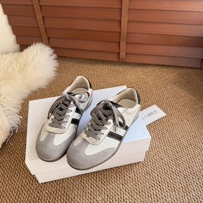 Осенью 2025 года новые универсальные кеды в ретро-расцветке на мягкой подошве удобны в носке, а тренировочные кроссовки Argand - для улицы