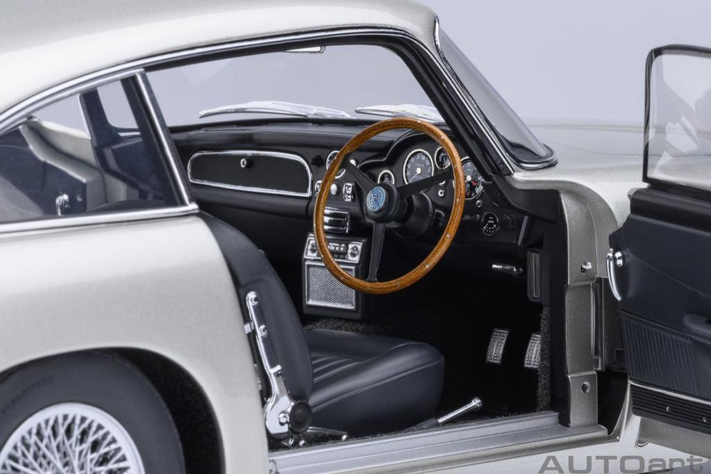 AUTOart Aston Martin DB5 Серебристый металлик Готовое изделие 70287 1/18