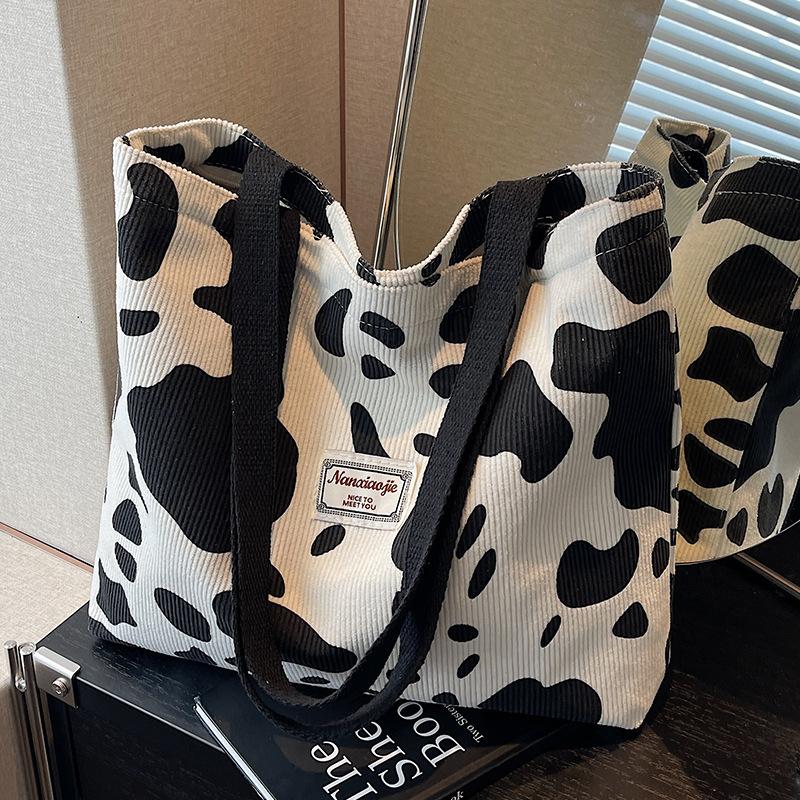 Модная студенческая корейская версия сумки на одно плечо для женщин, большая вместительная сумка для поездок на работу, нишевая литературная сумка-тоут