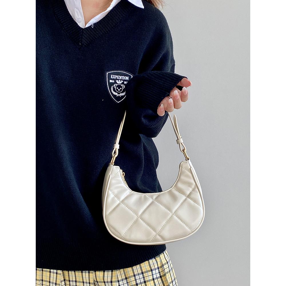 Ielgy Autumn Winter Korean Version Exquisite Embroidery Thread Crescent Underarm Bag