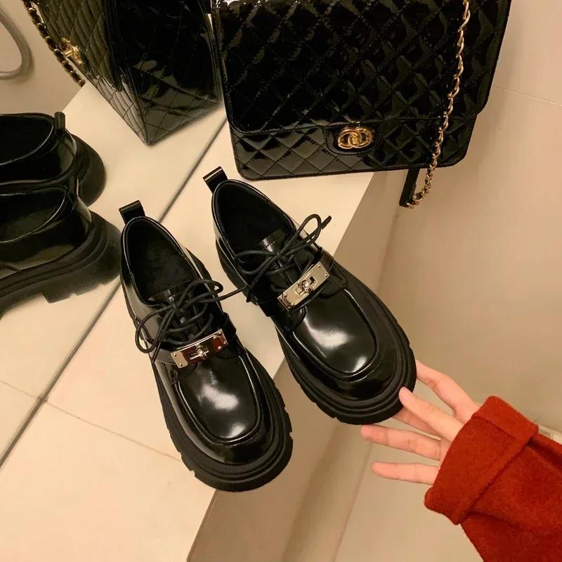 Fashion British Style Lock Catch Black Platform Loafers Women's Patent Leather Shoes Thick Sole Non-slip Loafers Fashion Low Heels 2024