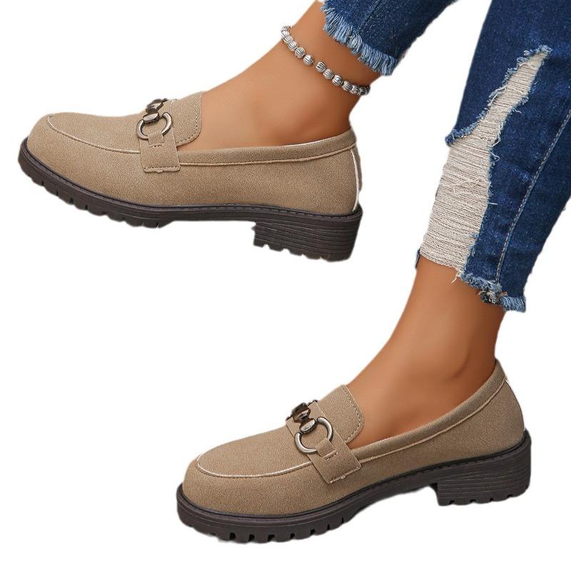 Женские лоферы широкой полноты с цепочкой - Платформенные слипоны на плоской подошве для весны, Низкие туфли в британском стиле
