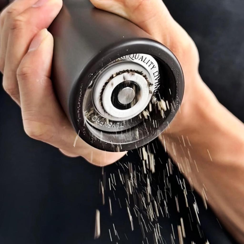 TLYSXPRO Manual Wooden Pepper Mill with Ceramic Mill, Refillable Salt and Pepper Mill, Beech Wood, 21cm Tall, Set of 2, Chocolat