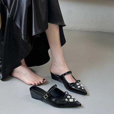 Французское неглубокое слово со стразами с остроносыми сандалиями 2025 новые бантик на толстой подошве универсальные с сумкой на мыске полушлепанцы женские