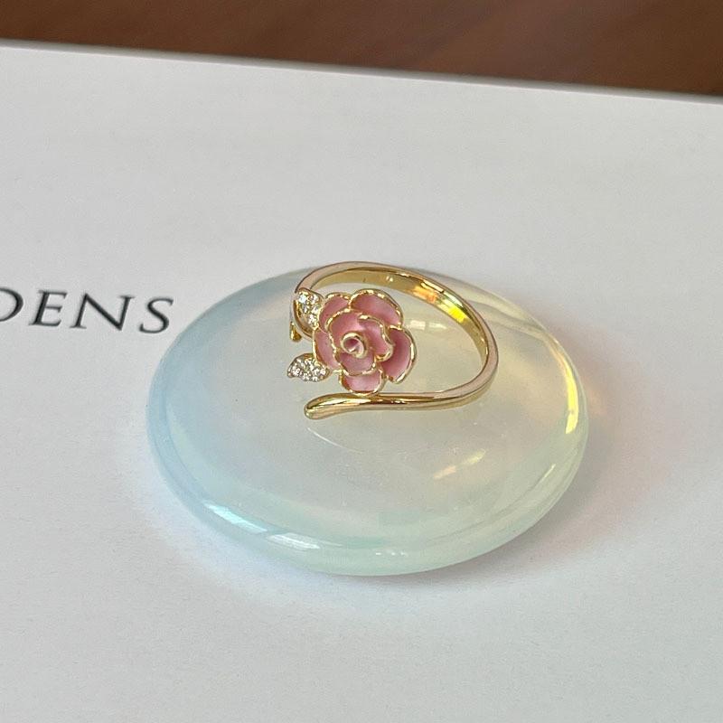 Exquisite Butterfly Decorative Ring For Women Unique Design With Pearl Enamel And Gemstones