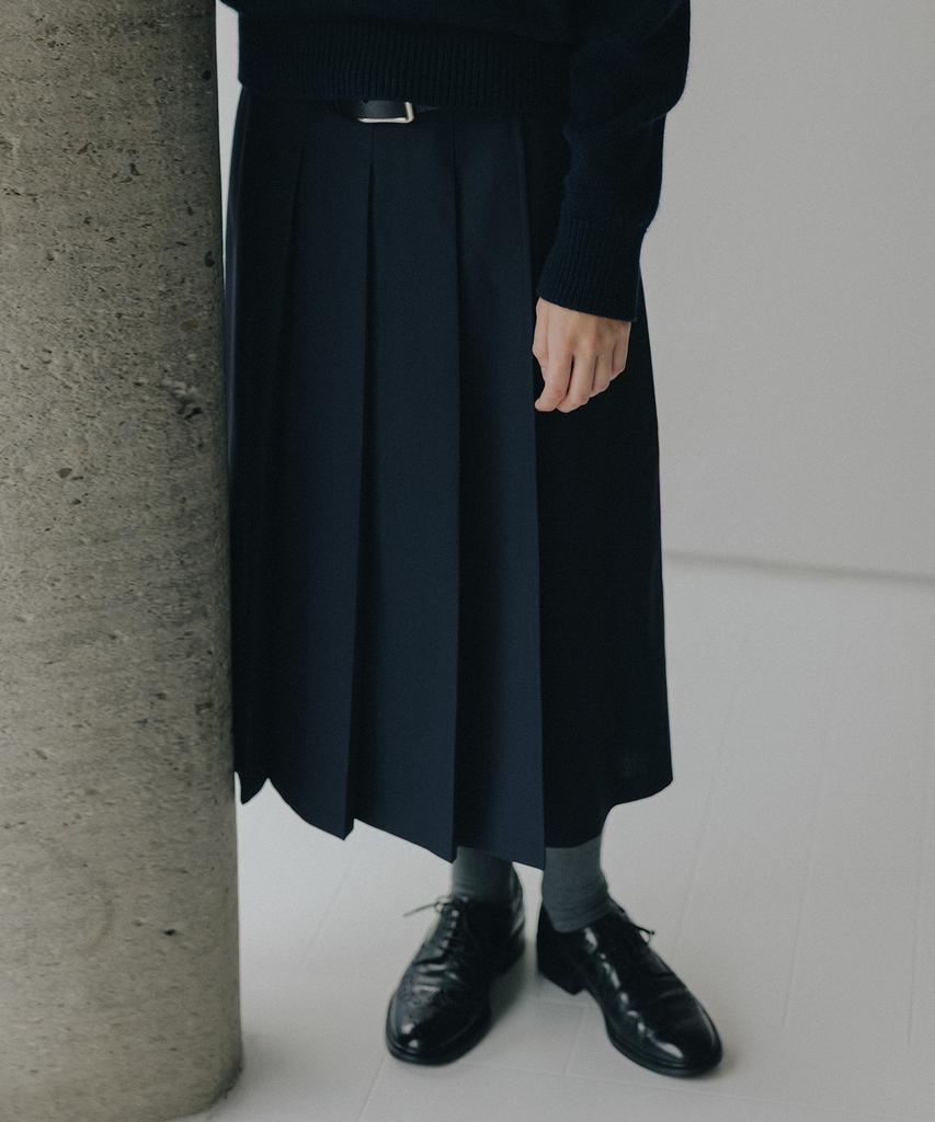 Beullaengkeulumumeon Fleur Pleated Wrap Skirt_Navy