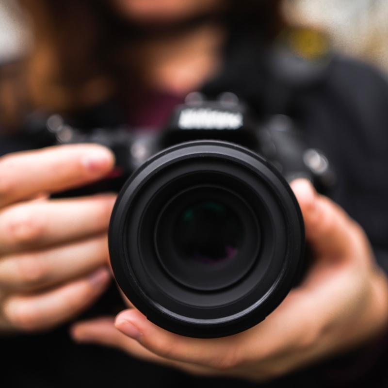 67mm Reversible Lens Hood for RF 85mm F2 Macro IS Lens Protects Against Unwanted Light ET77