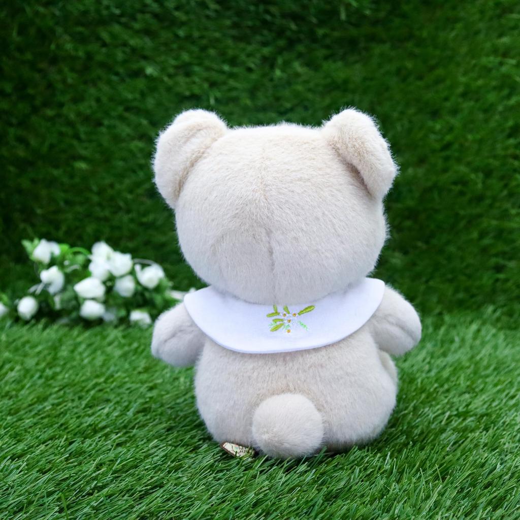 Take Off Baby Bear Drop, ретро мишка пастельных тонов с милой цветочной вышивкой на воротнике. Маленькая бежевая плюшевая игрушка с музыкальной шкатулкой.