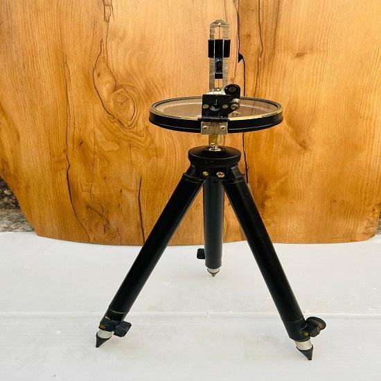 Старинный старинный латунный компас Морской геодезический компас Рабочий ручной работы с регулируемым штативом Призматический компас Алюминий, корпус из латуни