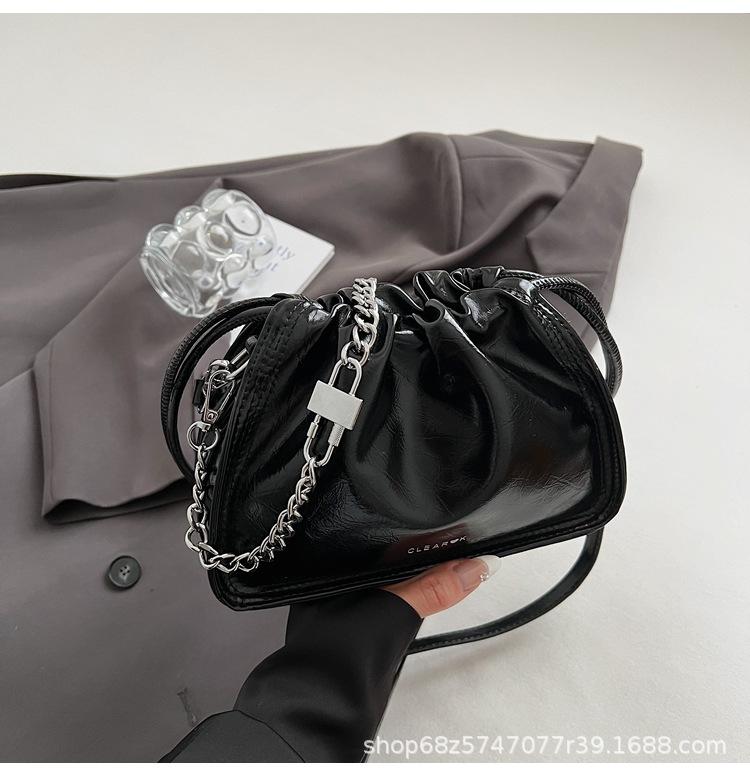 Korean Version Ins Chain Small Bag Women's 2025 New Foreign Style Pleated Hand Bucket Bag Commuter Shoulder Messenger Bag