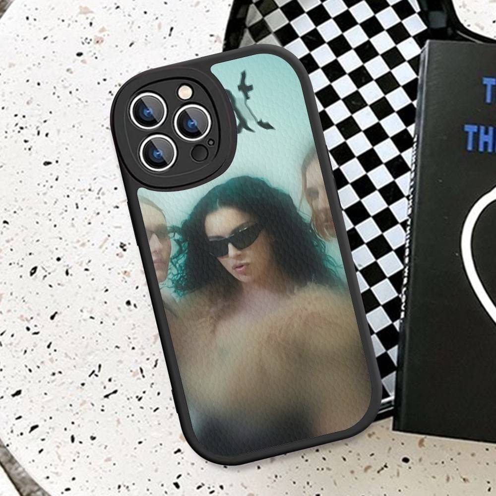 Британская Поп-певица Charli XCX Кожаный Чехол для Телефона Для IPhone 16 15 14 17 Pro Max 11 12 Mini Plus Мягкий Чехол