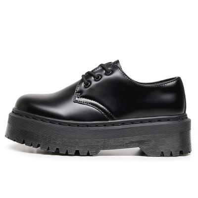 Толстоподошвенные дырочки, маленькие кожаные туфли женские низкие кожаные британские с круглым носком повседневные универсальные на платформе короткие ботинки