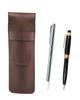 2 шт. в упаковке: пенал из зернистой коровьей кожи шоколадного цвета, металлическая ручка-инструкция и сенсорный экран для смартфона, металлический мини-набор вращающихся шариковых ручек в стиле ретро