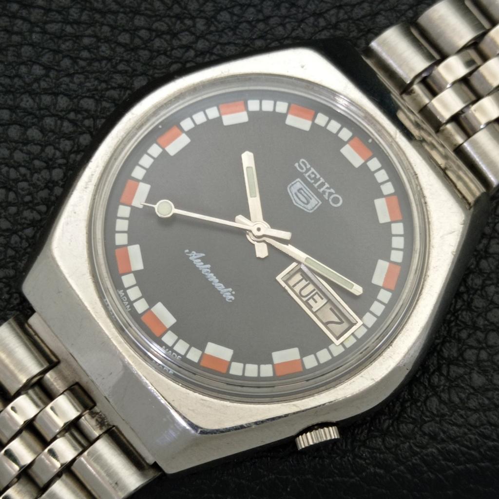 ПОДЛИННЫЕ ВИНТАЖНЫЕ МУЖСКИЕ АВТОМАТИЧЕСКИЕ ЧАСЫ SEIKO 5 ЯПОНСКОГО ПРОИЗВОДСТВА С ЧЕРНЫМ ЦВЕТОМ ЦИФЕРБЛАТА a500766-5