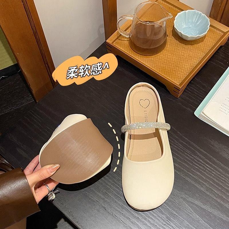 Полуботинки на плоской подошве и полушлепанцы для женщин на весну и осень 2025 года, новая универсальная модная модель с ярким бриллиантовым носком