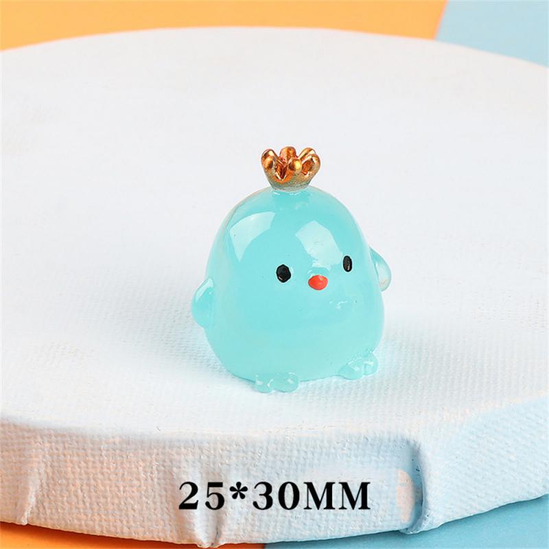 1~10PCS Luminous Mini Resin Pig Car Dashboard Toys Dolls Glowing Figures Home Garden Decoration Cartoon Color Chick Car