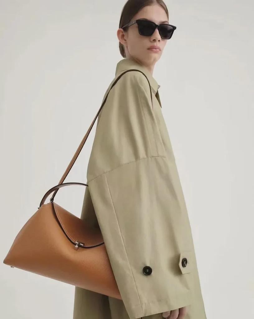 Luxury Swedish Cowhide Commuter Bag: High-Capacity Shoulder, Crossbody, or Underarm Handbag