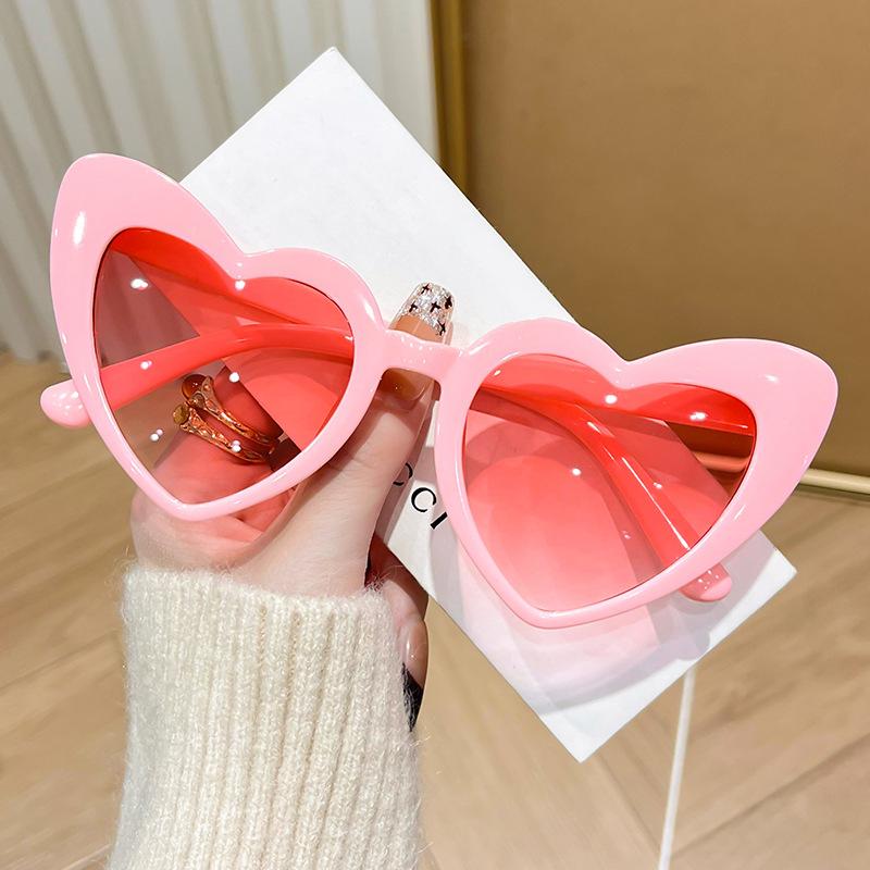 Summer Women Heart-Shaped Sunglasses For Outdoor Sun Protection And Uv Blocking Fashionable Women Heart Eyewear